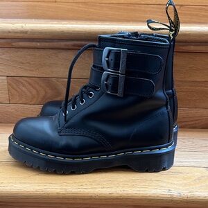 NEW Women’s Dr. Martens Size 8 Men’s 7 Black Smooth Leather Buckle Boots